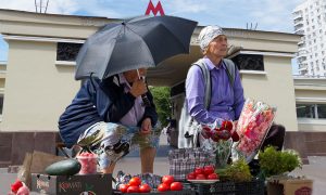 Бабушки и другие разводилы у метро